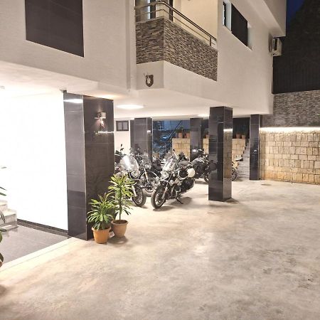 Hotel Qurku 2 Sarandë エクステリア 写真